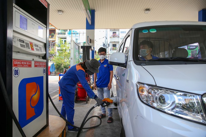 Giá xăng dầu có thể giảm từ 500 - 2.000 đồng/lít 
